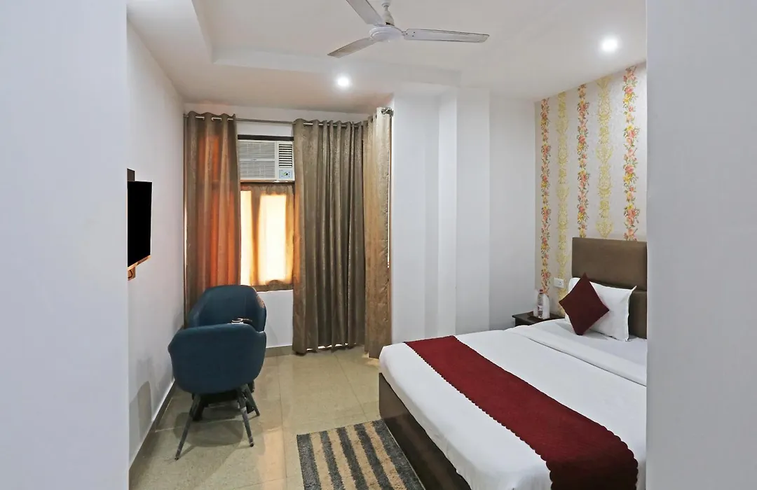 Hotel Vista Ambs Plaza A Family Hotel Near Igi Delhi Airport-1
